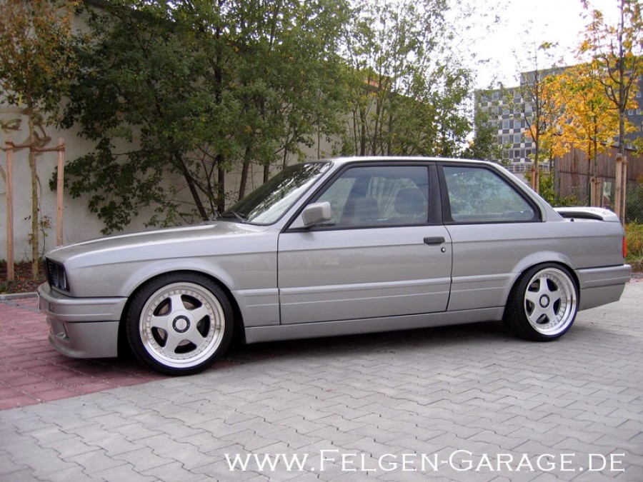 BMW 3 series E30 roues OZ Racing Futura R17 8.5J ET8 205/40 9.5J ET5 225/35