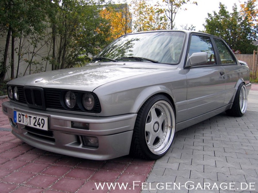 BMW 3 series E30 roues OZ Racing Futura R17 8.5J ET8 205/40 9.5J ET5 225/35