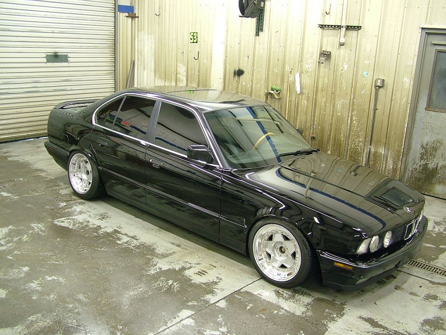 BMW 5 series E34 roues Hayashi Racing Equipment 505 R17 8.5J ET-9 215/45 10.5J ET7 255/40