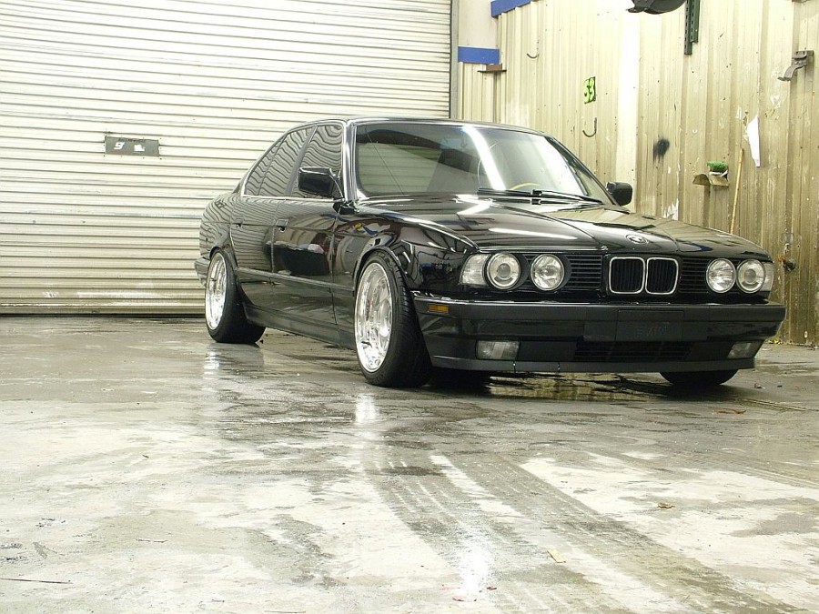 BMW 5 series E34 roues Hayashi Racing Equipment 505 R17 8.5J ET-9 215/45 10.5J ET7 255/40