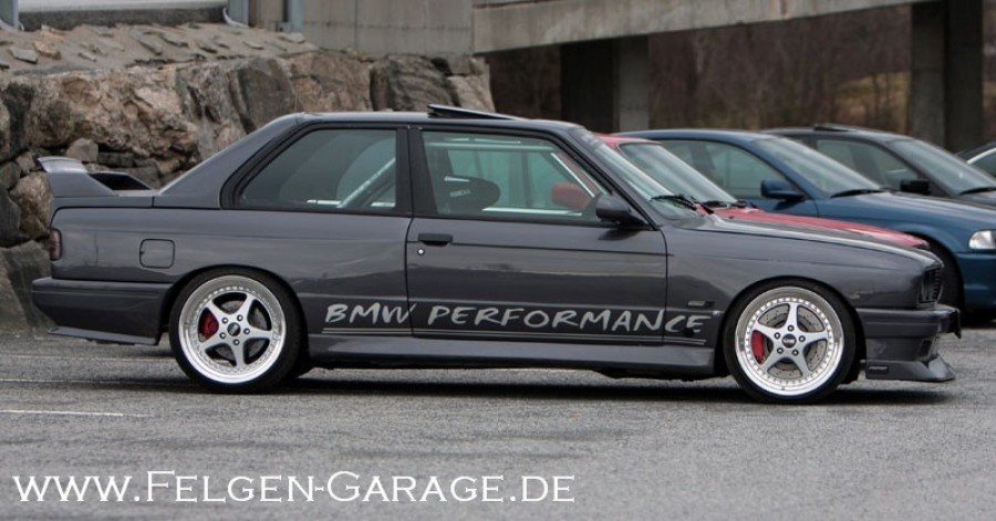 BMW 3 series E30 roues OZ Racing Mito R18 9J ET32 225/35 10.5J ET13 265/30