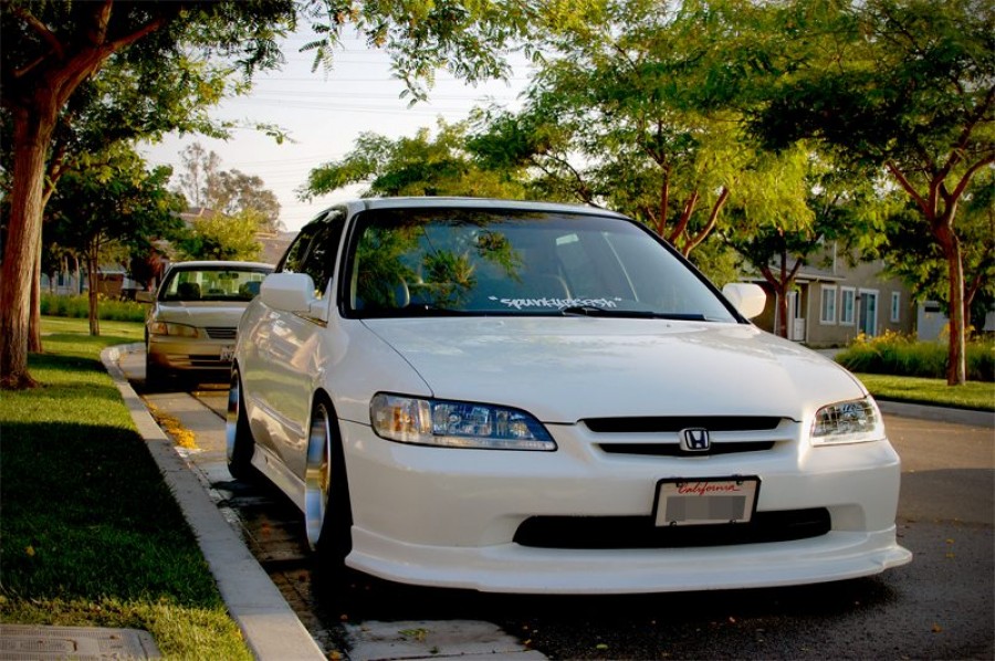 Honda Accord 6e génération roues XXR 962 R17 9J ET35 215/45