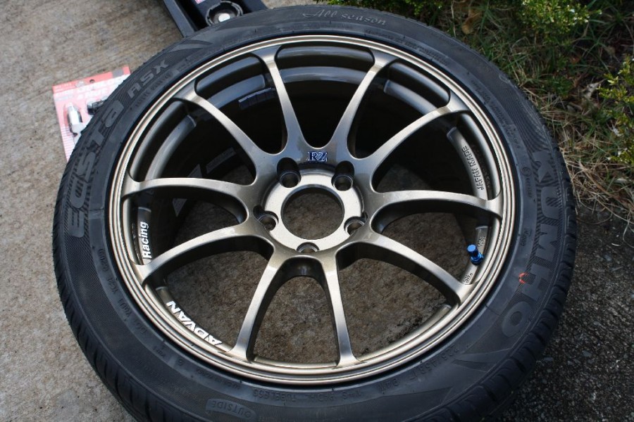 Honda Civic FA/FG/FK/FN/FD roues Advan Yokohama RZ R17 8J ET37 225/45