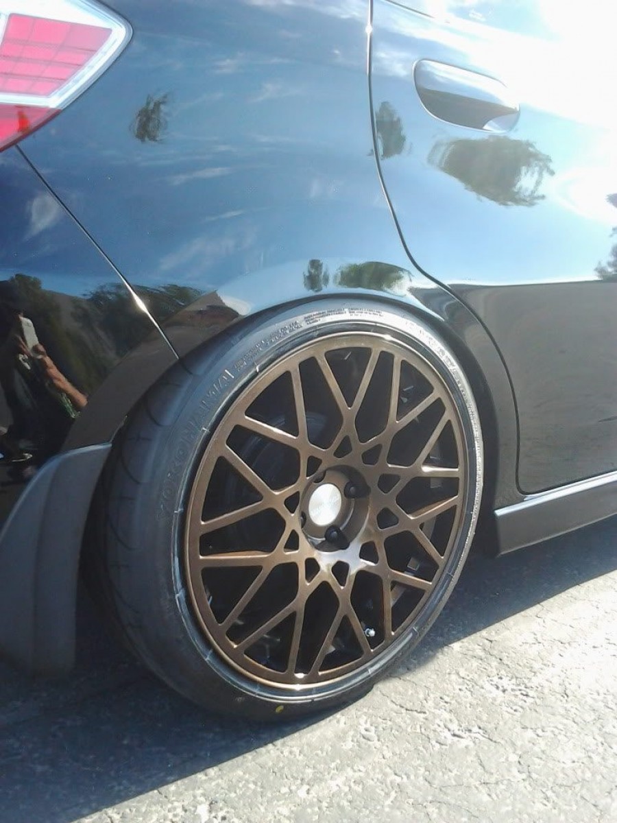 Honda Fit 2e génération roues Rotiform BLQ R18 8.5J ET45 215/40