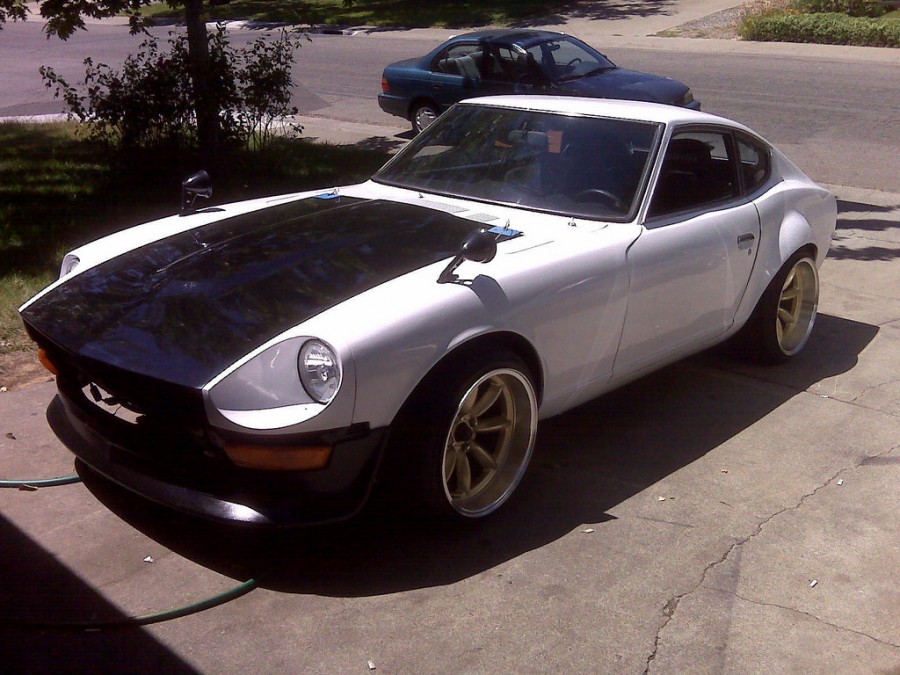 Datsun 240Z roues Rota RB-R R17 9.5J ET-19 205/40