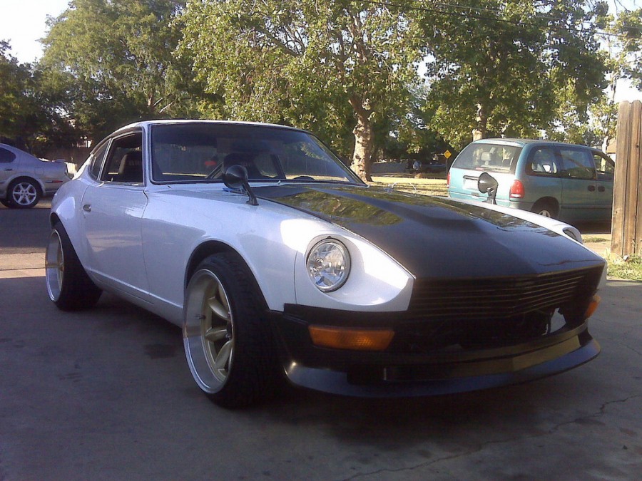 Datsun 240Z roues Rota RB-R R17 9.5J ET-19 205/40