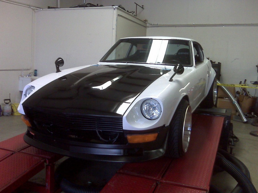 Datsun 240Z roues Rota RB-R R17 9.5J ET-19 205/40