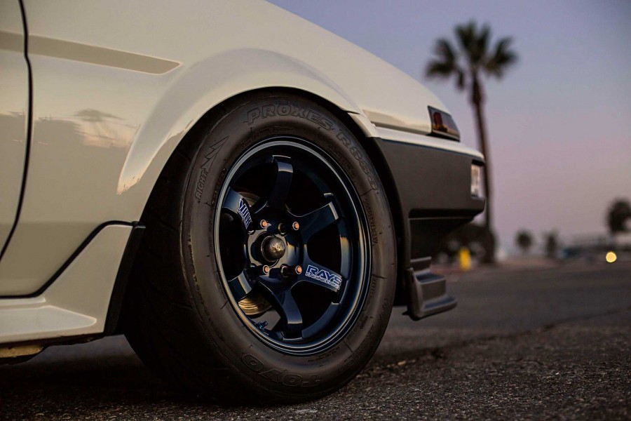 Toyota Corolla Levin AE85/AE86 roues Rays Volk Racing TE37 R14 7J 205/55