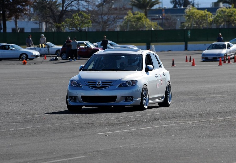 Mazda 3 1re génération roues Enkei RPF1 R17 9J ET45 245/40