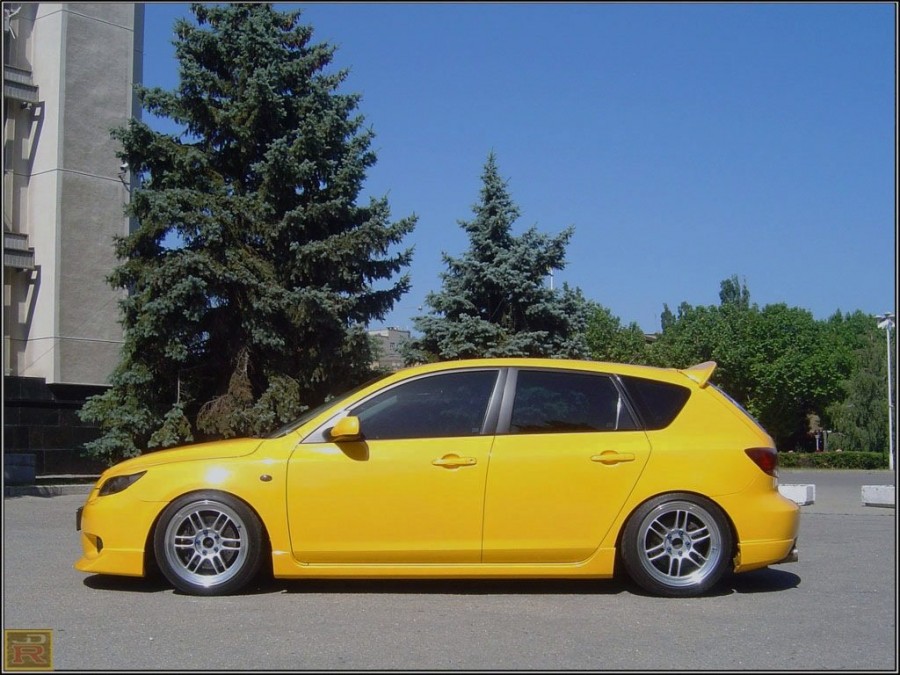 Mazda 3 1re génération roues Enkei RPF1 R17 9J ET45 215/45