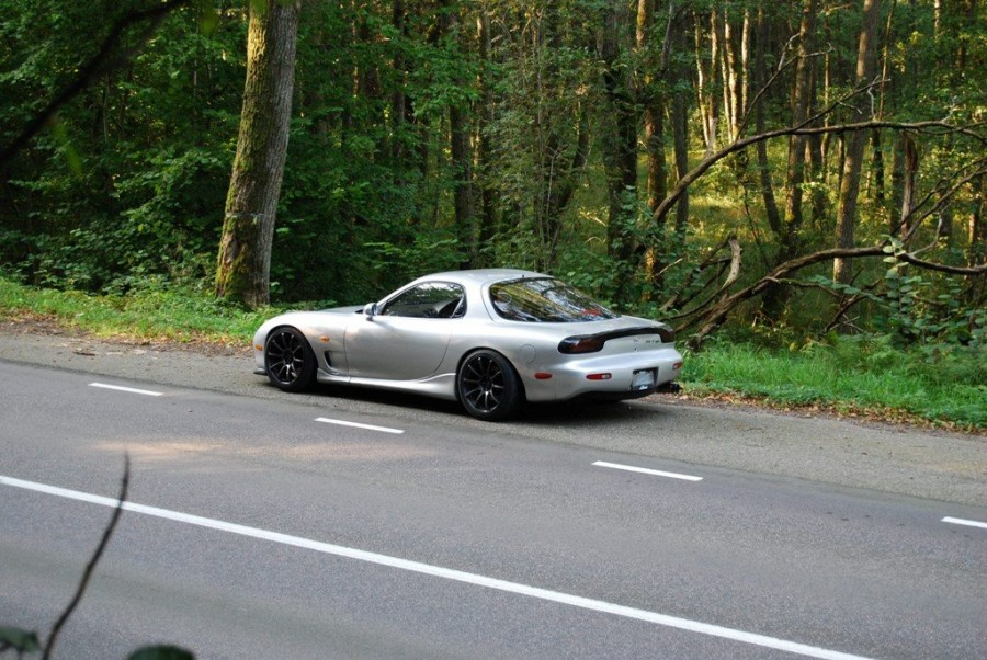 Mazda RX-7 FD roues Rota G-force R18 9J ET30 225/40