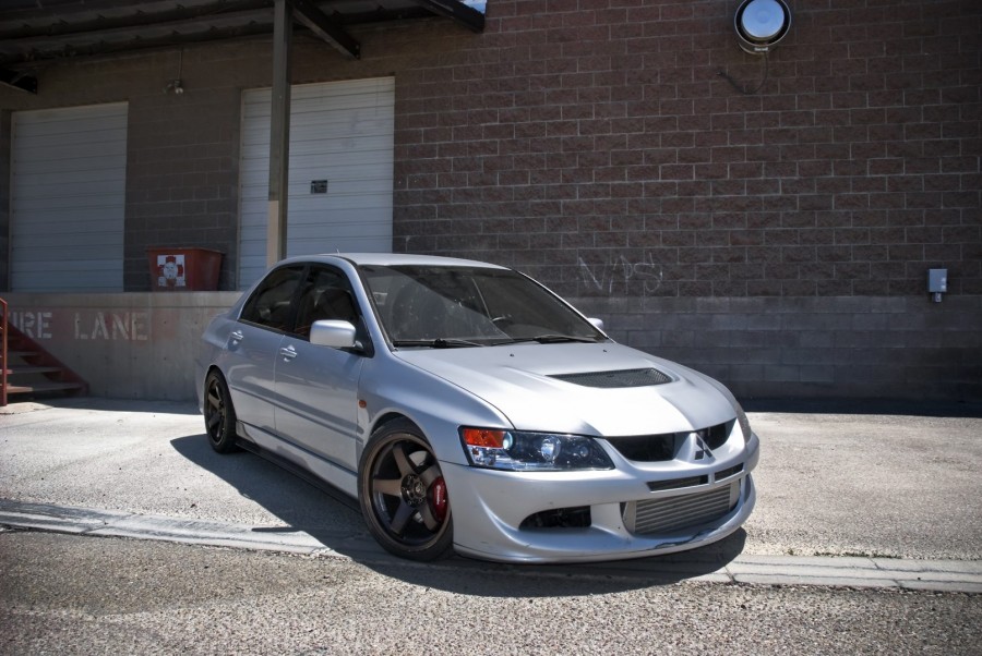 Mitsubishi Lancer Evolution roues Rota P45R R18 9.5J ET22 255/35 ET30