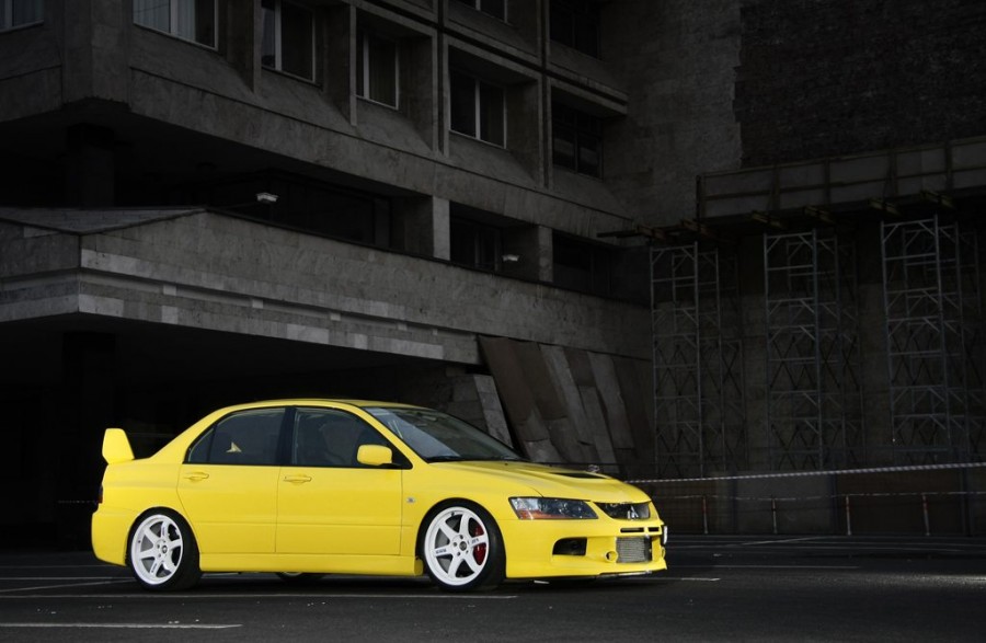 Mitsubishi Lancer Evolution IX roues Rays Volk Racing TE37 R18 9.5J ET22 225/40