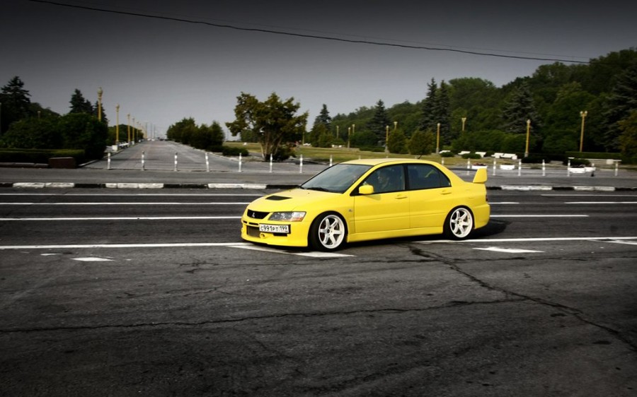 Mitsubishi Lancer Evolution IX roues Rays Volk Racing TE37 R18 9.5J ET22 225/40