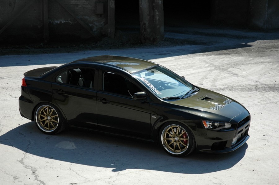 Mitsubishi Lancer Evolution X roues Rays Volk Racing GT-F R19 9.5J ET17 245/35