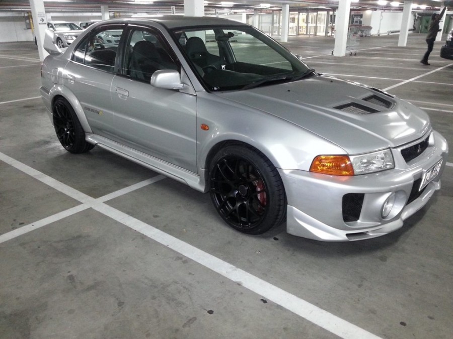 Mitsubishi Lancer Evolution V roues Koya RE TEK R18 9.5J ET20 225/40