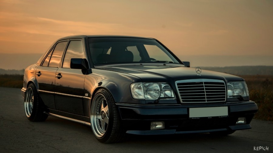 Mercedes-Benz E-Class W124 roues OZ Racing Futura R18 9.5J ET19 10.5J ET30