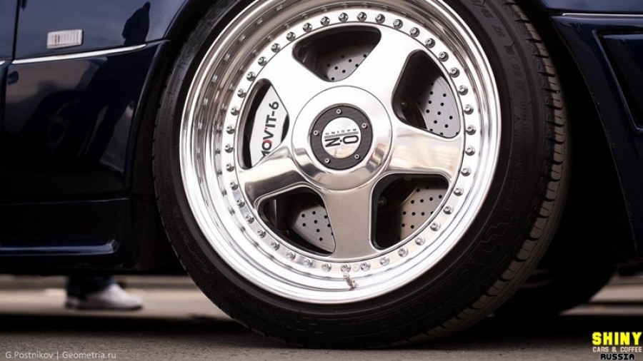 Mercedes-Benz E-Class W124 roues OZ Racing Futura R18 9.5J ET19 10.5J ET30