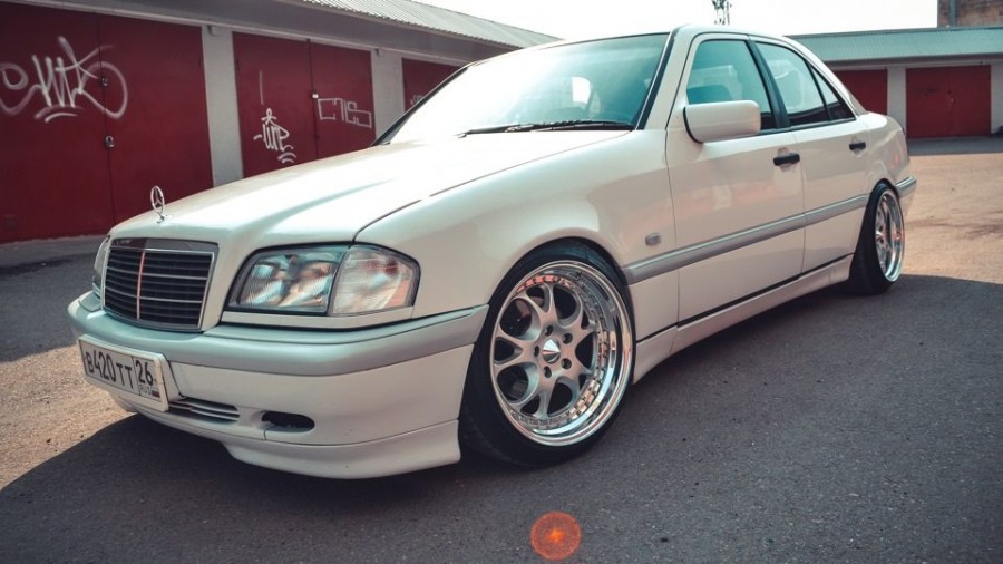 Mercedes-Benz C-Class W202 roues RH ZW1 R17 10J ET18 215/40 11.5J ET7 235/35