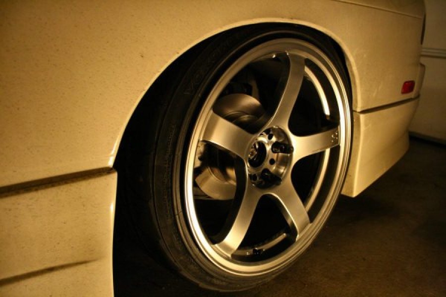 Nissan Silvia S13 диски Rays Gram Lights T57-RC R17 9J ET12 215/40 R18 9.5J