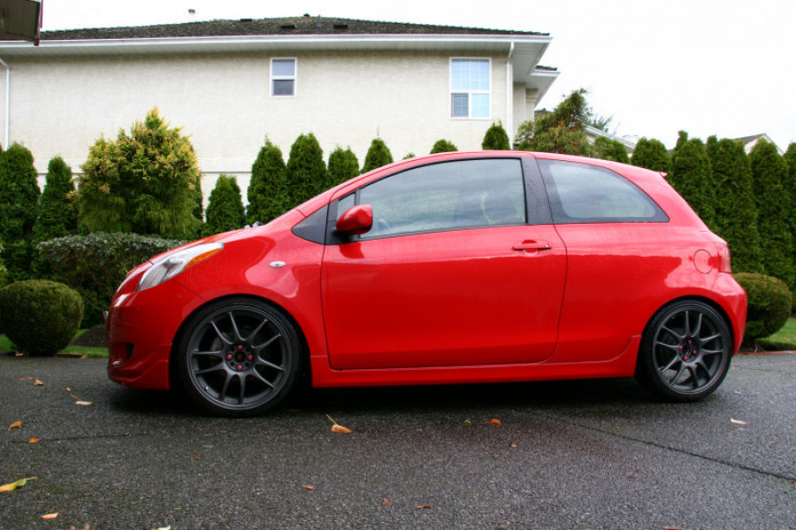 Toyota Yaris диски Work Emotion CR KAI R18 7.5J ET42 215/35 ET32
