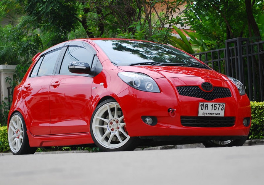 Toyota Yaris диски Work Emotion CR KAI R18 7.5J ET42 215/35 5 door 