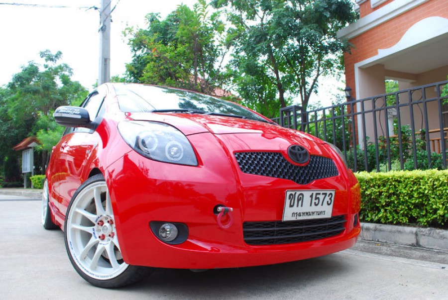 Toyota Yaris диски Work Emotion CR KAI R18 7.5J ET42 215/35 5 door 