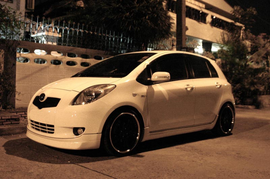 Toyota Yaris диски SSR Vienna Dish R18 7.5J ET42 215/35 5 door 