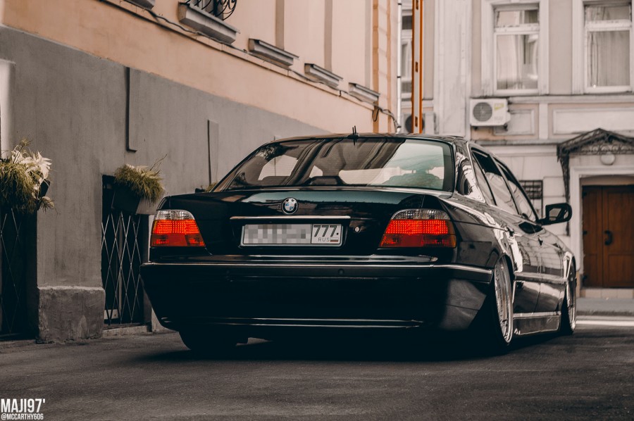 BMW 7 series E38 диски OZ Racing Futura R19