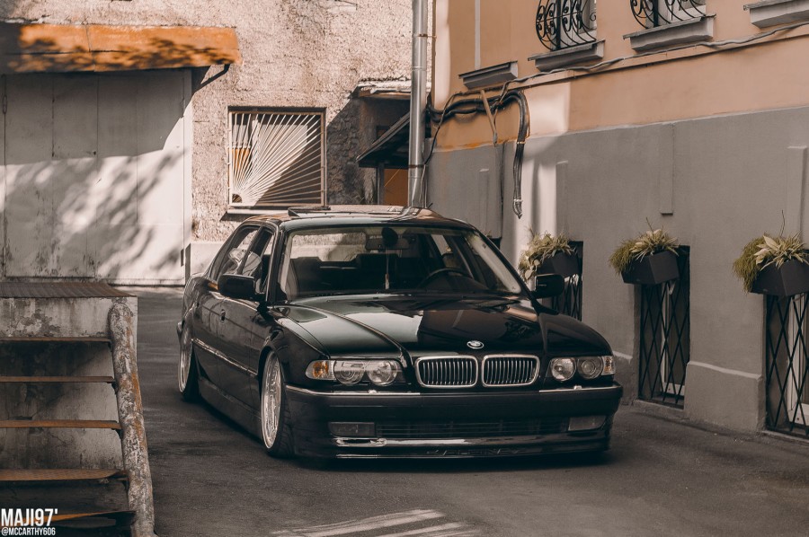 BMW 7 series E38 диски OZ Racing Futura R19