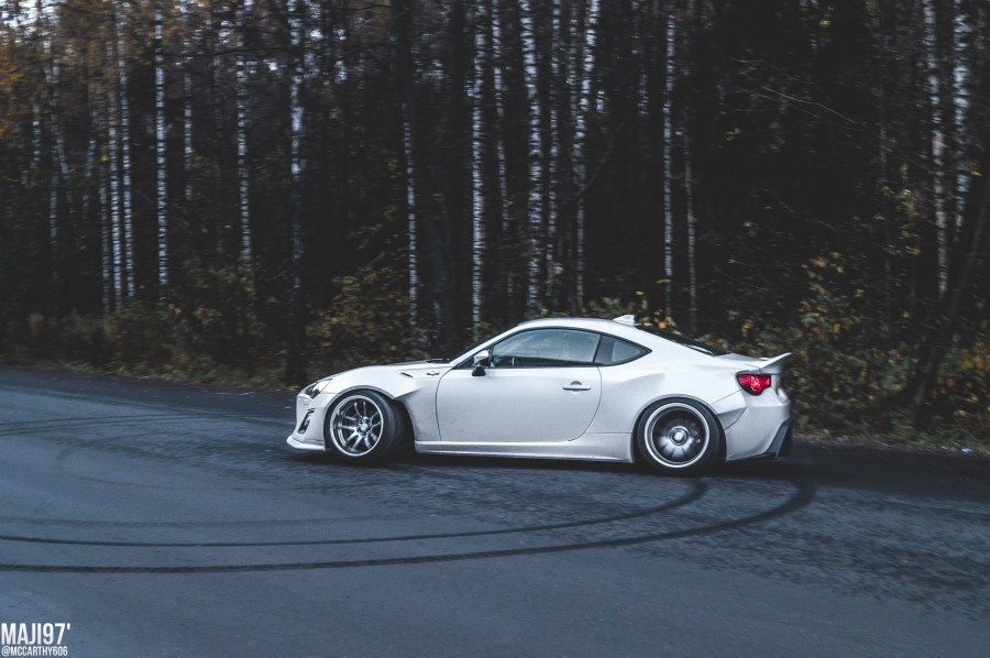 Toyota GT86 диски Work Emotion CR2P R18 10.5J ET-13 255/35 11.5J ET-26 285/30 StanceNation 