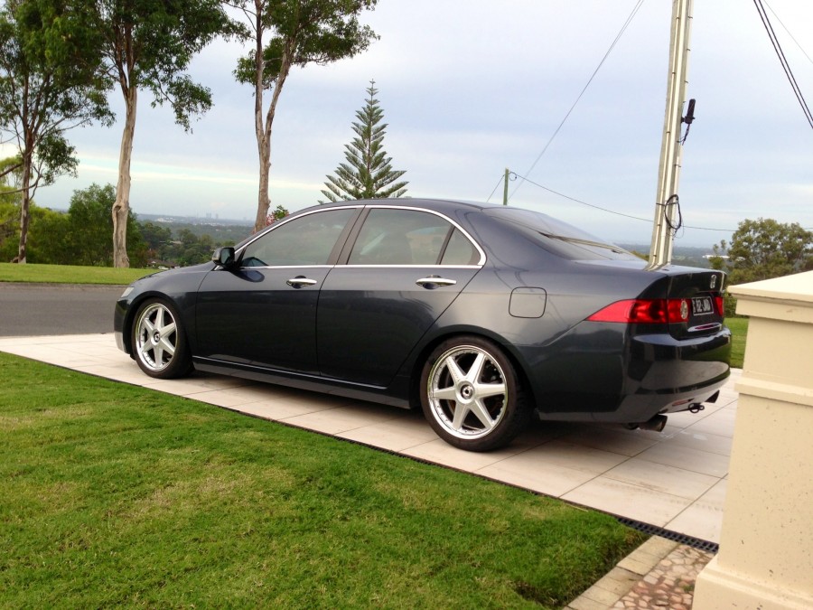 Acura TSX CL9 диски Racing hart R18 7.5J ET42 225/40 8J ET35