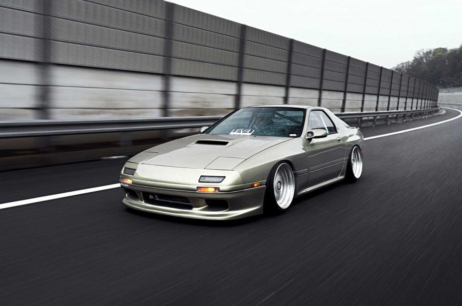 Mazda RX-7 FC диски OZ Racing Futura R18