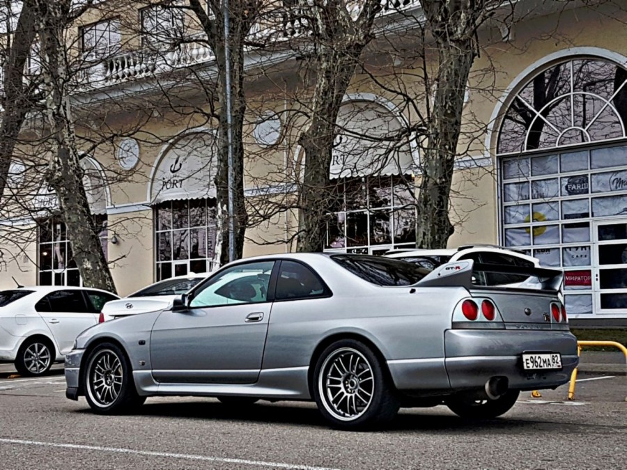 Nissan Skyline GT-R R33 диски Rays Volk Racing RE30 R18 9.5J ET15 265/35