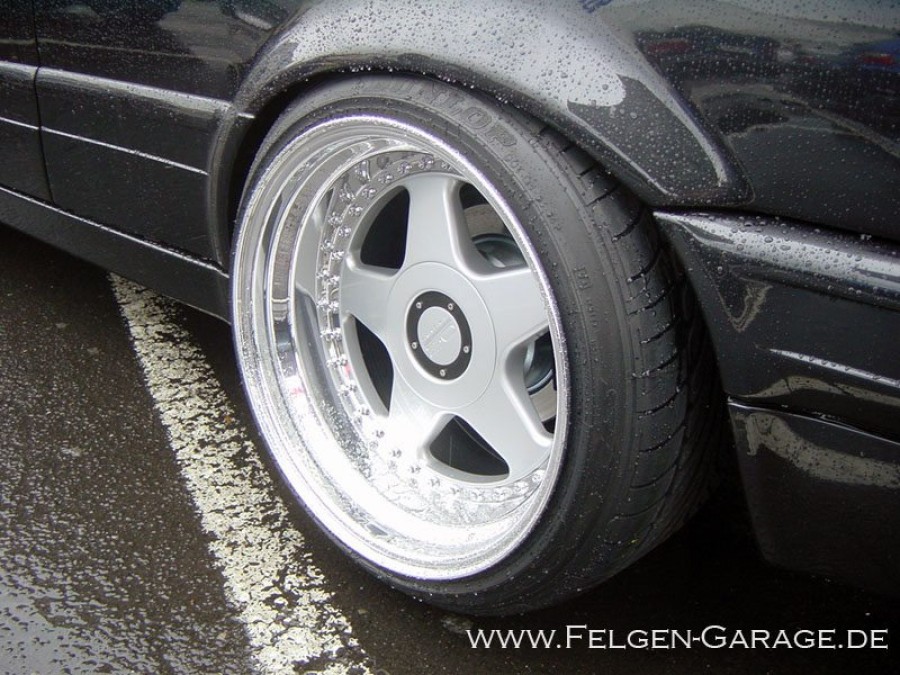 BMW 3 series E30 диски OZ Racing Futura R17 9.5J ET8 225/35 10.5J ET4 245/35