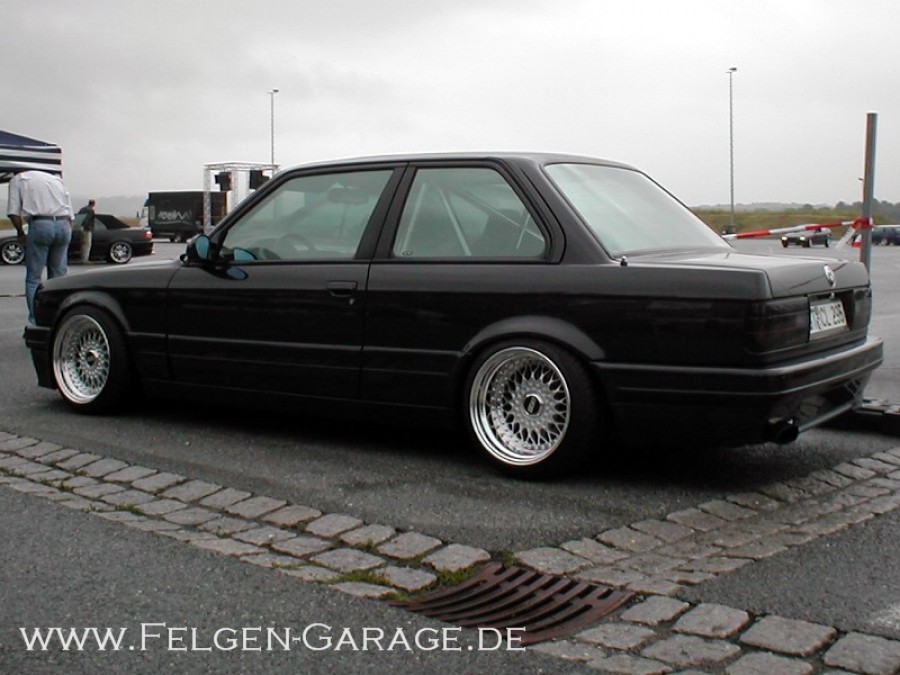 BMW 3 series E30 диски BBS RS1 R16 9.5J ET4 215/40 11J ET21 245/35