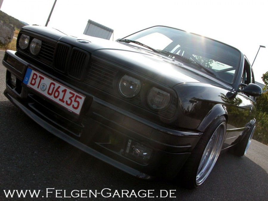 BMW 3 series E30 диски OZ Racing Futura R16 9.5J ET4 215/40 11J ET8 245/35