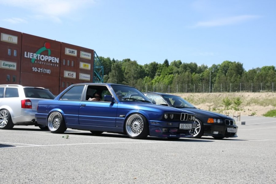 BMW 3 series E30 диски BBS RC090 R17 9J ET21 205/40 9.5J ET17 215/40
