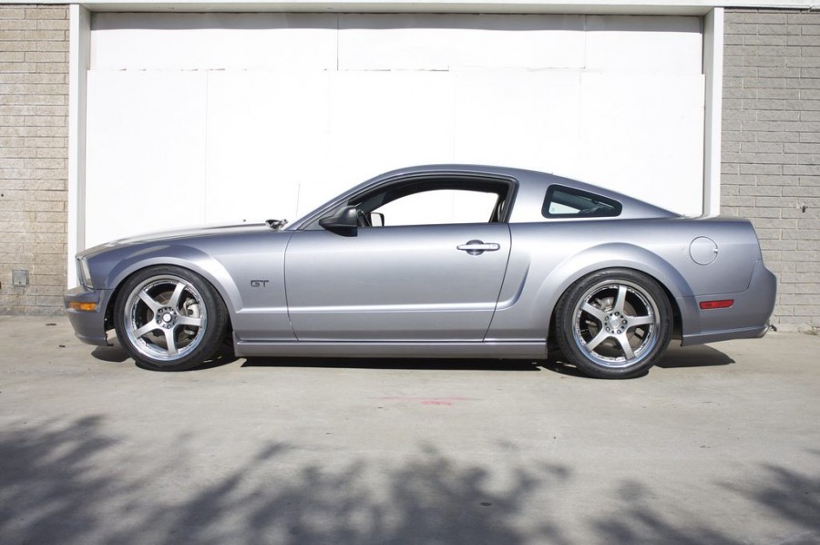 Ford Mustang диски RoJa R2-5 R19 9.5J ET44 255/40 275/40