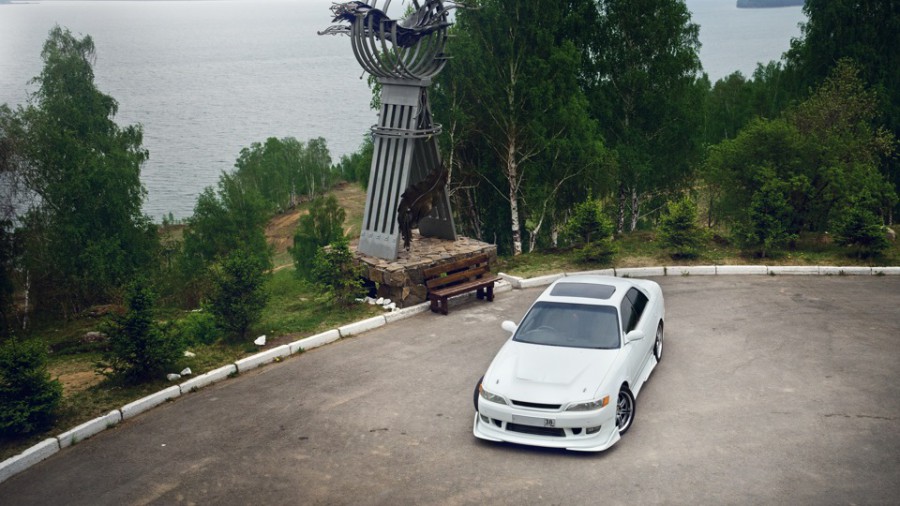 Toyota Mark II 90 диски Work Varianza T1S R18