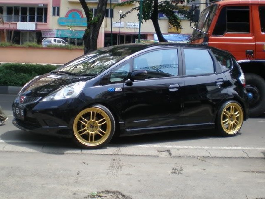 Honda Fit 2 поколение диски Enkei RPF1 R18 8.5J ET40 225/35