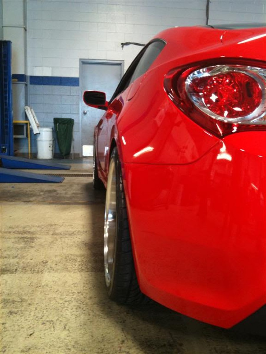 Hyundai Genesis Coupe диски Venaci Mesh R20 9J ET30 245/35 10J ET25 285/30