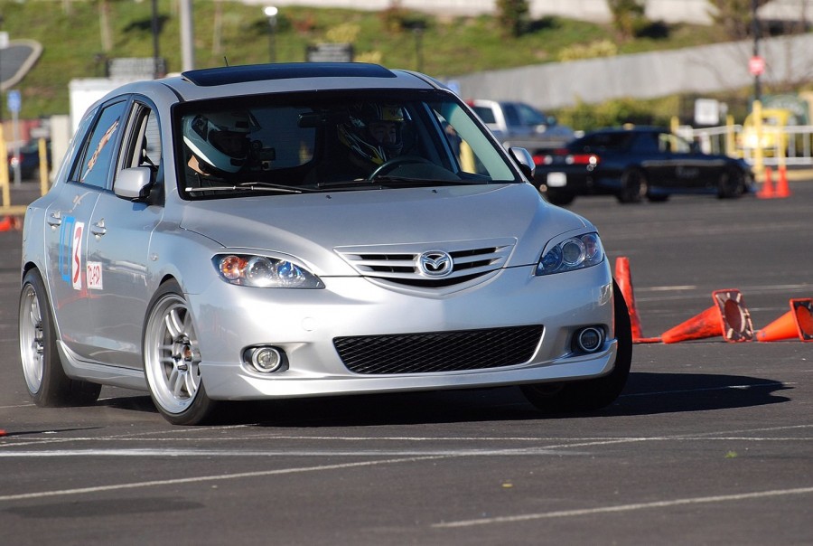 Mazda 3 1 поколение диски Enkei RPF1 R17 9J ET45 245/40