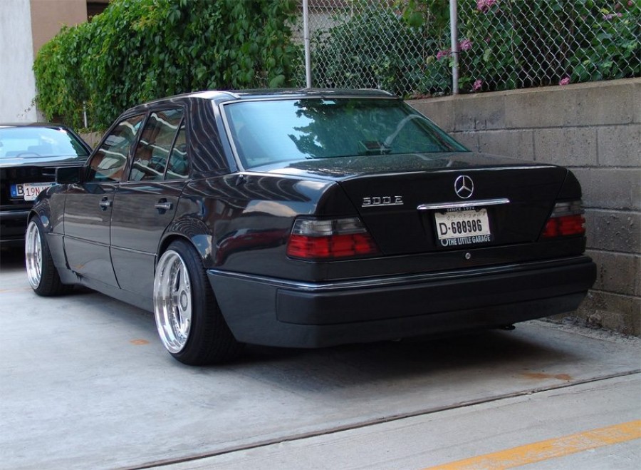 Mercedes-Benz E-Class W124 диски OZ Racing Futura R18 9.5J ET32 225/40 11J ET26 255/35