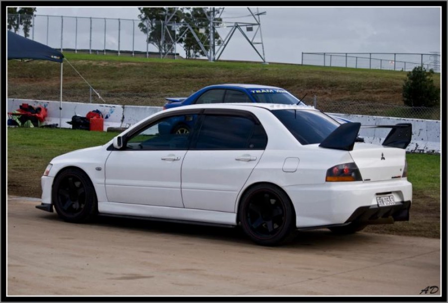 Mitsubishi Lancer Evolution VIII диски Rota P45R R18 9.5J ET30 245/40
