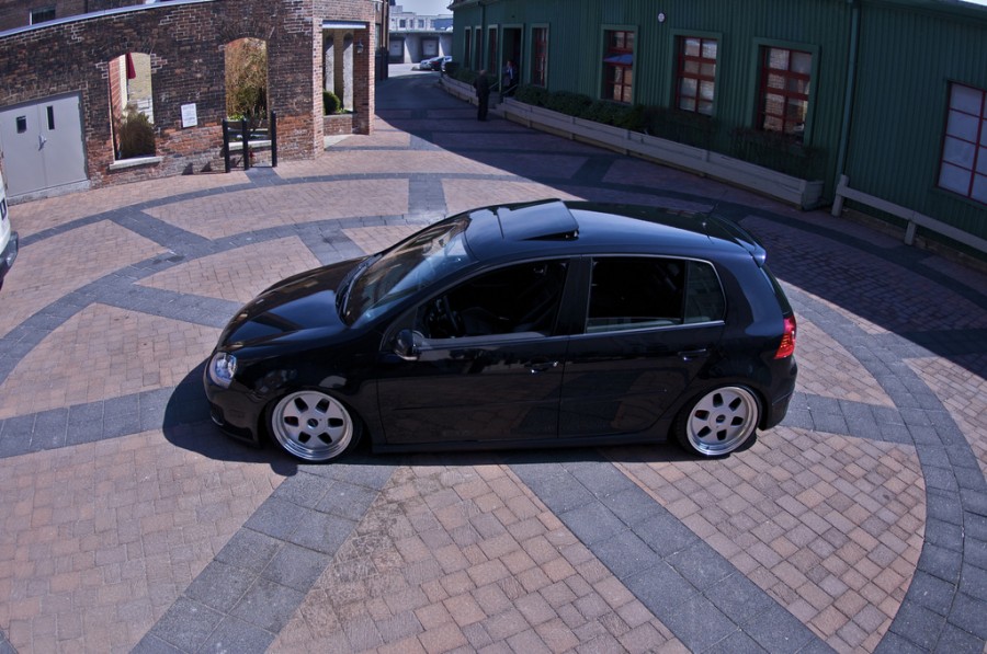Volkswagen Golf MK5 диски OZ Racing MAE Monoblock R18 8.5J ET32 215/35